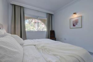 Fotografie z fotogalerie ubytování Stunning 2 Bedroom Apartment in Magna Marbella v destinaci Marbella