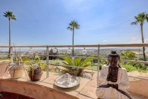 Fotografie z fotogalerie ubytování Stunning 2 Bedroom Apartment in Magna Marbella v destinaci Marbella