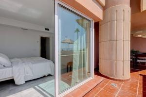 Fotografie z fotogalerie ubytování Stunning 2 Bedroom Apartment in Magna Marbella v destinaci Marbella