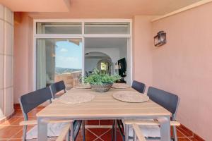 Fotografie z fotogalerie ubytování Stunning 2 Bedroom Apartment in Magna Marbella v destinaci Marbella