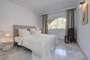Fotografie z fotogalerie ubytování Stunning 2 Bedroom Apartment in Magna Marbella v destinaci Marbella