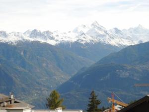 クランにあるRésidence du Rhôneの雪山連峰