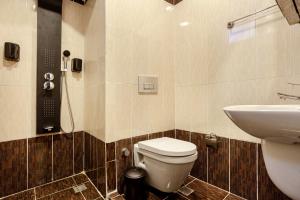 a bathroom with a toilet and a sink at Origine rentals z3 3BR/2BA Lalely/Aksaray in Istanbul