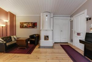 a living room with a couch and a fireplace at HagbackensGård Bed&Breakfast in Örebro