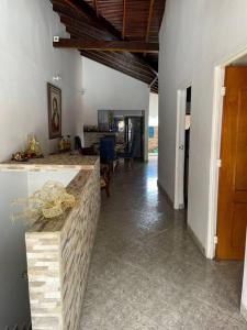 a living room with a counter and a hallway at Apto. en zona céntrica con vista panorámica al pueblo in San Gil