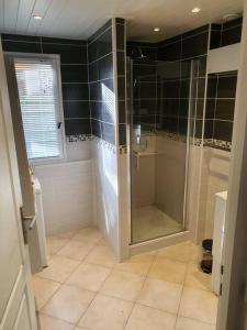 Fotografia z galérie ubytovania Maison avec Jacuzzi privatif et terrasse N’1 v destinácii Équihen-Plage