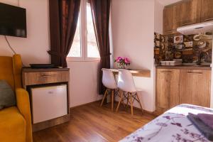 a room with a bed and a table and chairs at S&N Apartments Nis in Niš