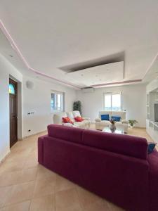 a living room with a purple couch and chairs at ENNA Villa del Sole e delle Stelle in Enna
