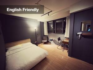 東海平行陸貳民宿English Friendly的电视和/或娱乐中心