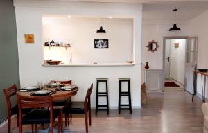 Zdjęcie z galerii obiektu Appartement La Croix au Maître (hyper centre Auxerre) w mieście Auxerre