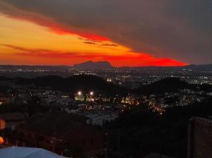 A general mountain view or a mountain view taken from Az apartmant