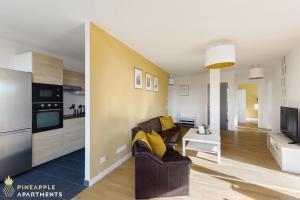 Телевизор и/или развлекательный центр в PINEAPPLE APARTMENTS - Altstadt IV - 91qm - 1x free parking