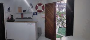 a kitchen with a door leading to a yard at Pousada Paraiso dos Galos in Galinhos