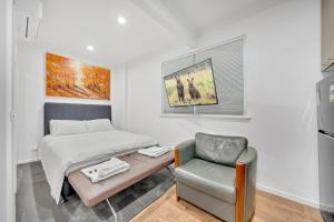 Postel nebo postele na pokoji v ubytování Grosvenor 3121 Richmond