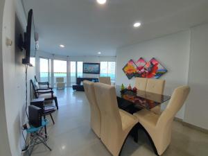 TV a/nebo společenská místnost v ubytování Torres del lago Pegasus Group Cartagena