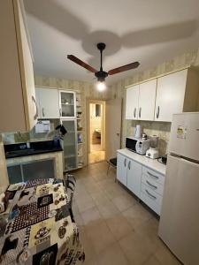Köök või kööginurk majutusasutuses Quarto Aconchegante