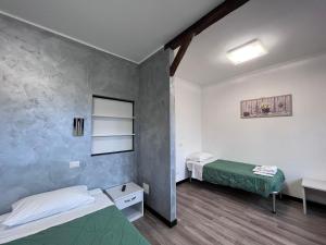 Rúm í herbergi á Albergo Baffo