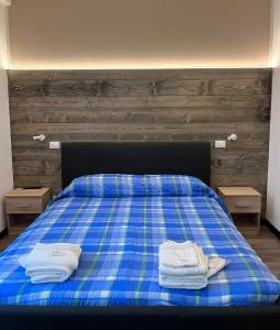 Rúm í herbergi á Albergo Baffo