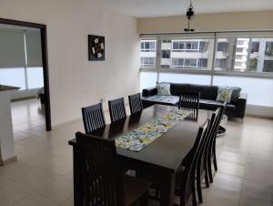a dining room with a table and chairs at Yc l Estudio av Balboa - GB701A in Panama City