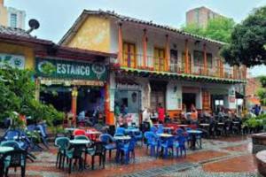 a group of tables and chairs in front of a building at Amplio y acogedor Apartamento Sabaneta. in Sabaneta