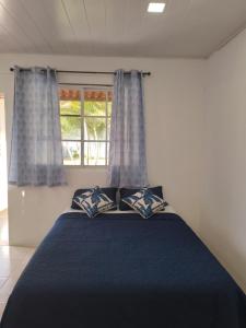 a bedroom with a blue bed with blue curtains at Panama Dive Adventure in Colón