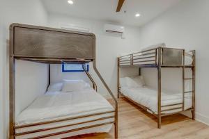 two bunk beds are in a room with at Luxury Downtown Nash/Roofdeck/11 Beds in Nashville
