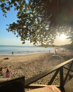 a view of a beach with people on it at Casa de Praia - meu lugar em Iriri in Anchieta