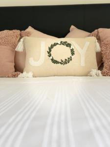 a bed with a pillow with a wreath on it at Whitsundays Bayview Escape in Cannon Valley