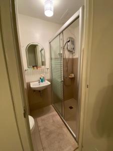 Ένα μπάνιο στο GZ Studio unit- Camella Northpoint