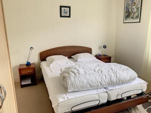 Fotografia z galérie ubytovania Grande Maison Familiale à 100m de la Plage - Jardin, Véranda, Wifi et Confort Moderne - FR-1-361-466 v destinácii Jullouville-les-Pins