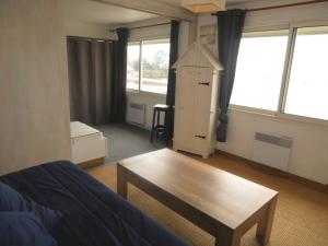 Oleskelutila majoituspaikassa Appartement Arzon, 1 pièce, 4 personnes - FR-1-639-84