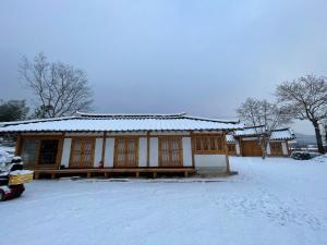 Hanok Stay - JukRokJungSa v zimě
