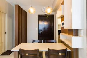 a dining room with a table and chairs at 2 BR Condo Apartment near NAIA 3 Pasay City in Manila
