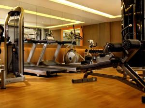 Fitness centrum a/nebo fitness zařízení v ubytování FUGO Hotel Banjarmasin