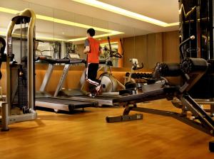 Fitness centrum a/nebo fitness zařízení v ubytování FUGO Hotel Banjarmasin