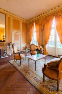 Posedenie v ubytovaní Chateau du Hallay