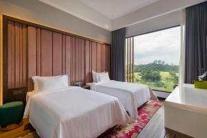Postel nebo postele na pokoji v ubytování M Resort & Hotel Kuala Lumpur