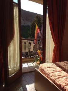 a bedroom with a view of a balcony at Bed & Breakfast Camollia in Siena