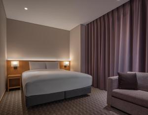 Postel nebo postele na pokoji v ubytování Sotetsu Hotels The Splaisir Seoul Dongdaemun