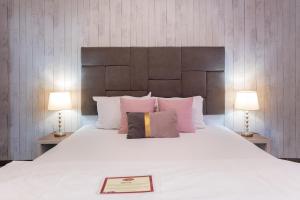 Postel nebo postele na pokoji v ubytování Hotel Bordeaux