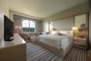 Cama ou camas em um quarto em Universal's Hard Rock Hotel®