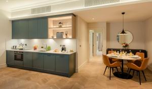 A kitchen or kitchenette at PREMIER SUITES Dublin, Leeson Street