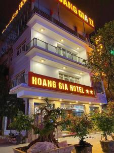 a building with a sign that reads hong ga ga hotel at Khách Sạn Hoàng Gia 2 Lào Cai in Lao Cai