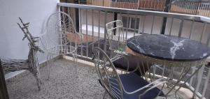 Balkon lub taras w obiekcie Rainbow Rentals Marques 7