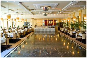 Restauracja lub miejsce do jedzenia w obiekcie Hotel Iskierka Business & Spa