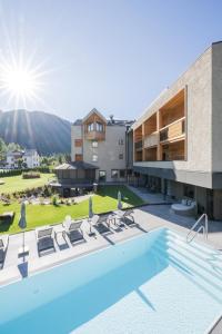 Nespecifikovaný výhled na hory nebo výhled na hory při pohledu z hotelu