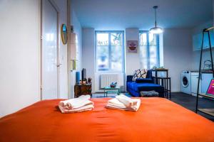 Postel nebo postele na pokoji v ubytování Le Petit Faubourg • Fibre • Proche Centre-Ville