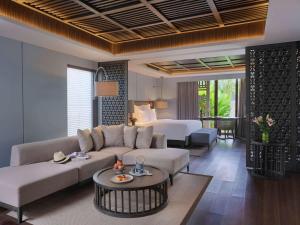 Istumisnurk majutusasutuses Pullman Lombok Merujani Mandalika Beach Resort