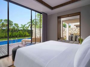 Bassein majutusasutuses Pullman Lombok Merujani Mandalika Beach Resort või selle lähedal