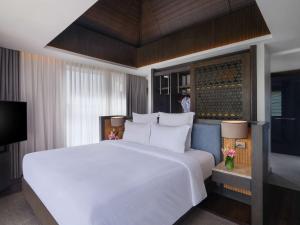 Voodi või voodid majutusasutuse Pullman Lombok Merujani Mandalika Beach Resort toas